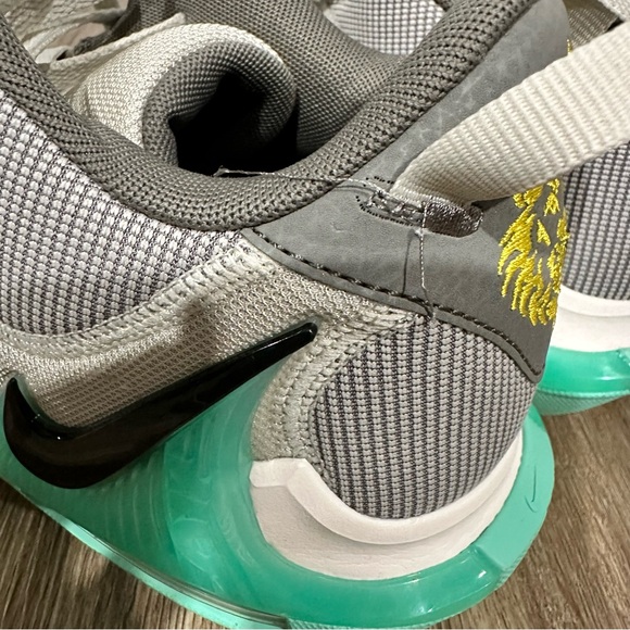 {preloved} Men’s  Gray/ Mint Green Nike Lebron’s Witness - Picture 9 of 9